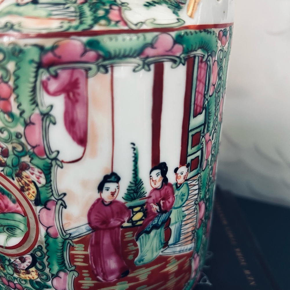 1950 Chinese Export Rose Medallion Porcelain Teapot with Rattan Tea Basket - Picture 10 of 15